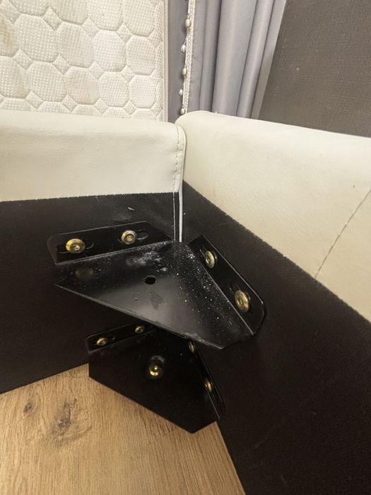 кровать с матрасом