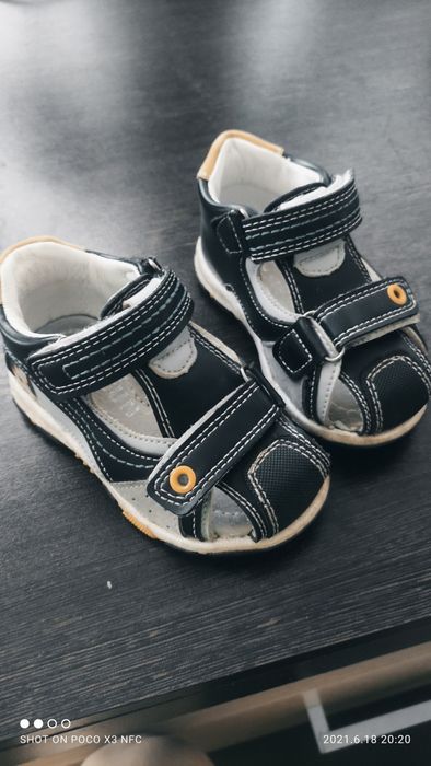 Срочно продам сандали для мальчика