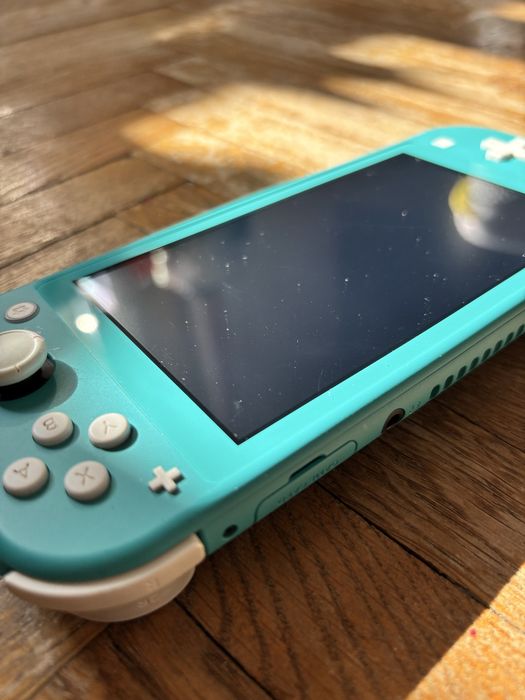 Nintendo Switch Lite + Carry Case