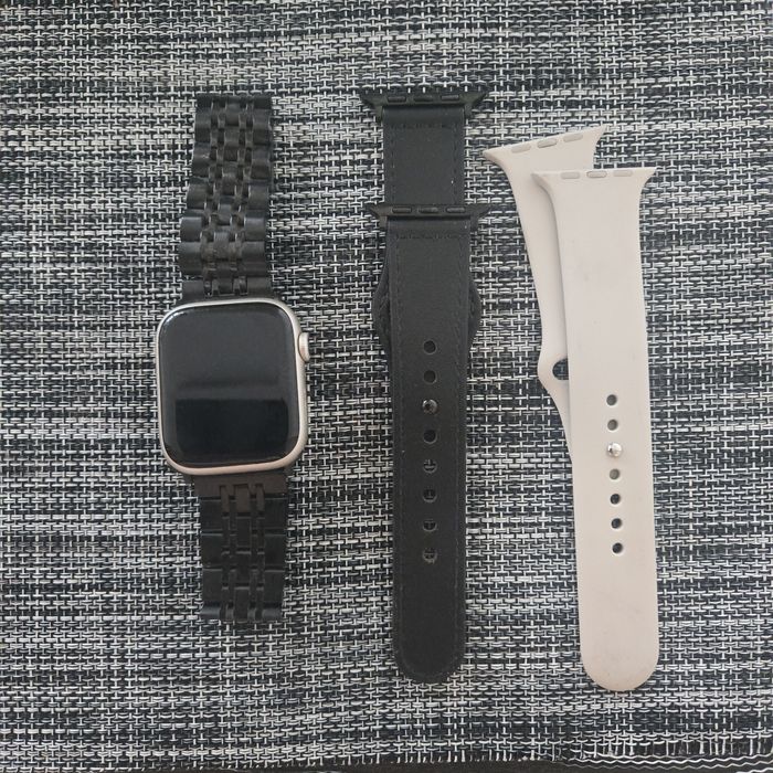 Vând Apple Watch Series 7, versiunea de 45mm, culoarea starlight