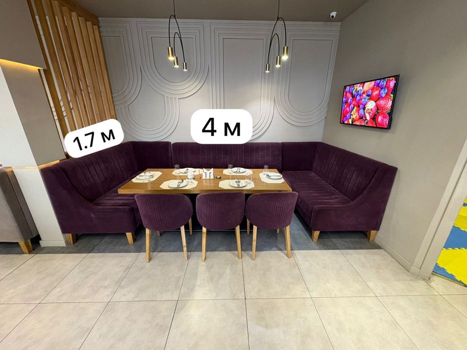 Стол стулья диваны перегородка