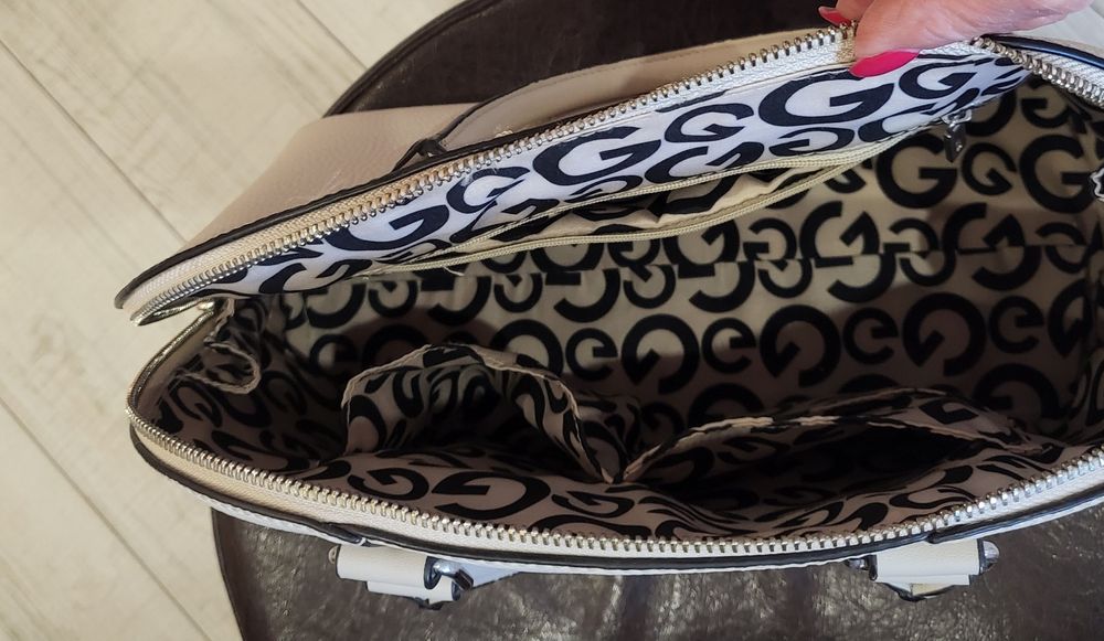 Дамска чанта Guess