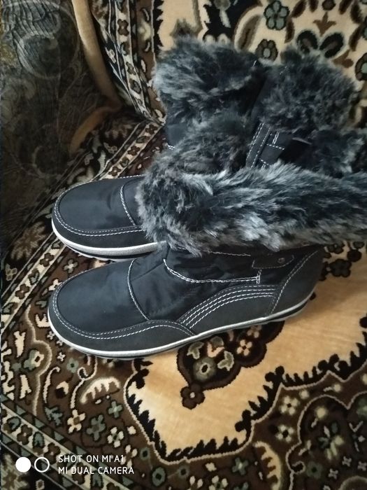 Продаю женские сапожки