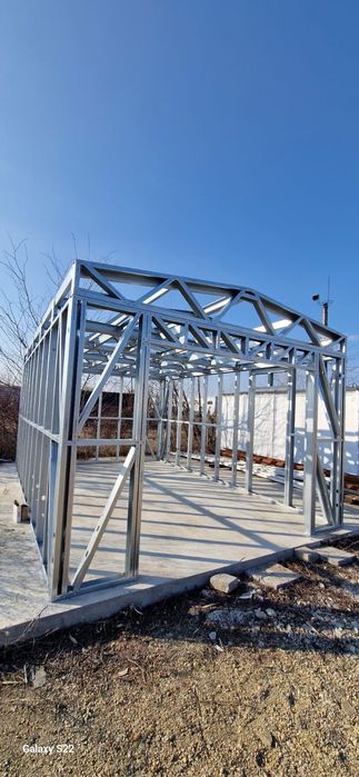 Garaj de 24mp din structura metalica usoara si panouri izolate
