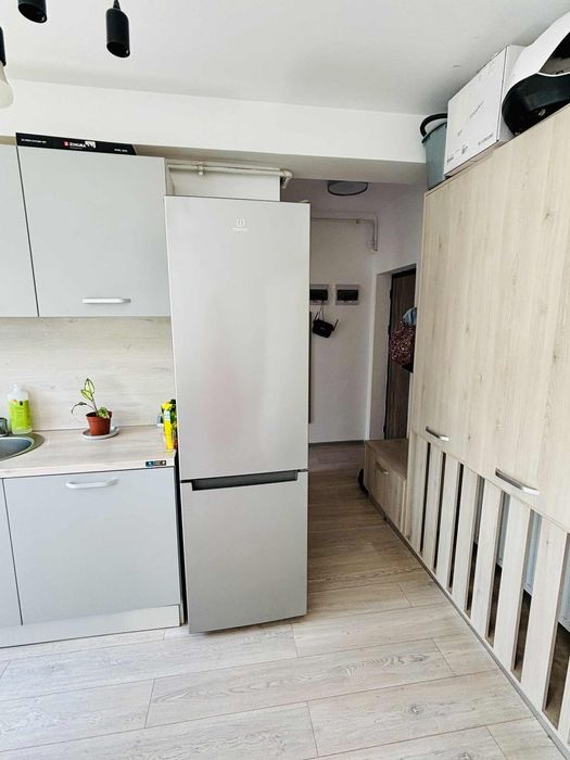 Apartament modern cu gradina.