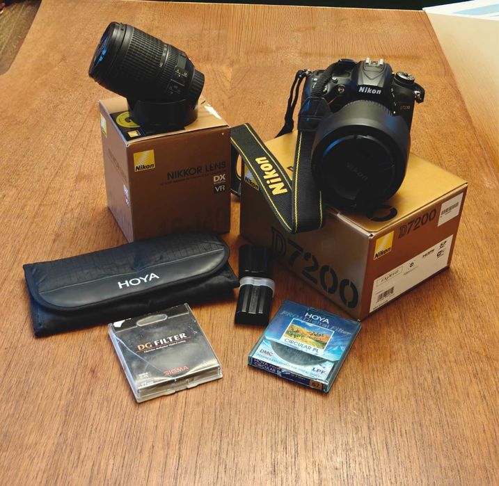 Запазено Nikon D7200 + обективи и филтри