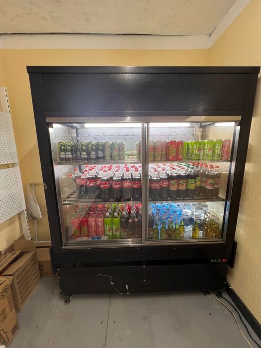 Продам холодильник для кафе