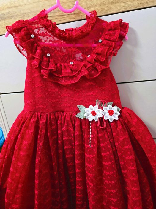 Rochie mărimea 122 ,de ocazie, roșie, fete 7 ani, voluminoasă