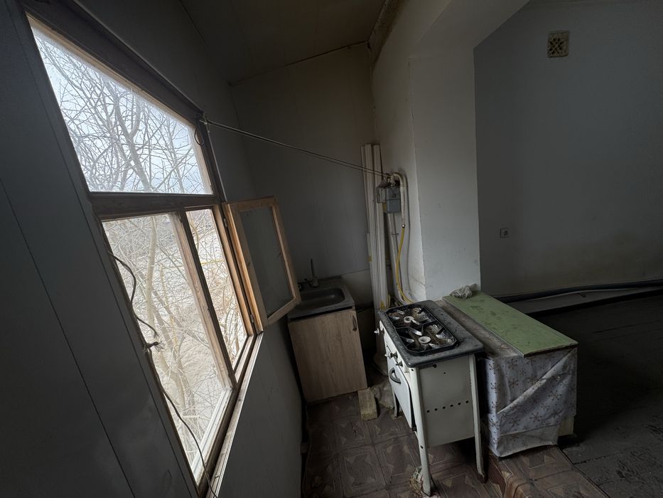 Шарк бозор шовот канали бойинда 2 хонали килинган квартира сотилади