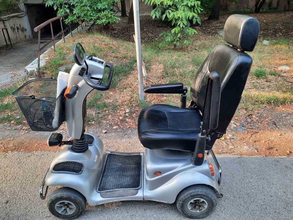 Електрическа количка за трудноподвижни хора