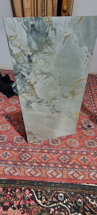 Kafel Sotiladi b/u  1,20×0,60 umuman zur holatda 100 kvt bor