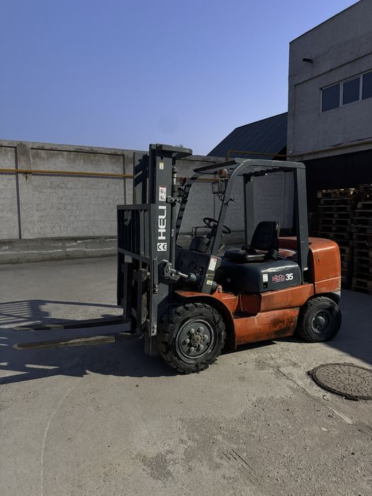 Вилочный погрузчик Кара