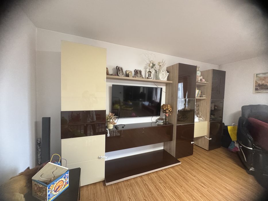 Mobila de living moderna din sticla si pal lucios