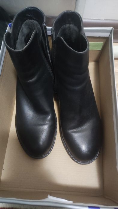 Продам полусапожки новые 39 размер