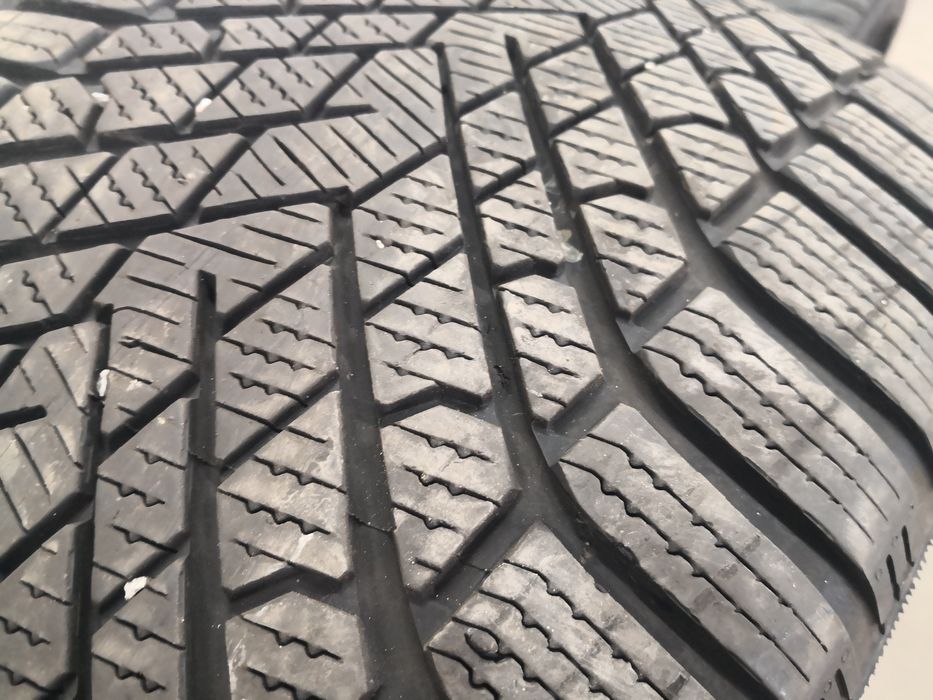 285 40 22 цола гуми Pirelli dot 22 4 броя