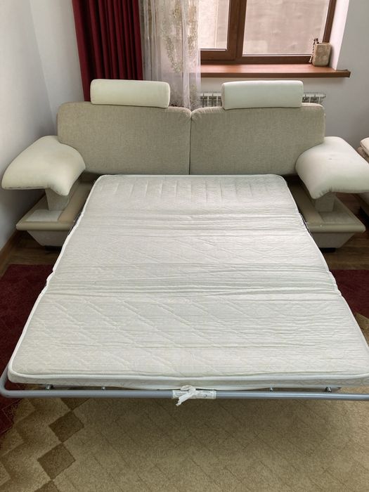 Диван-кровать и два кресла