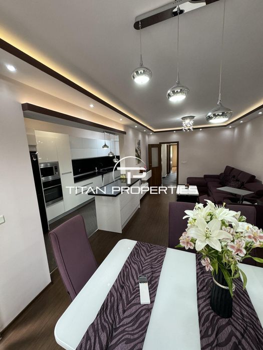 Дава се под наем Тристаен апартамент в Бургас, Славейков - 100 кв.м за 765 € - Снимка #1