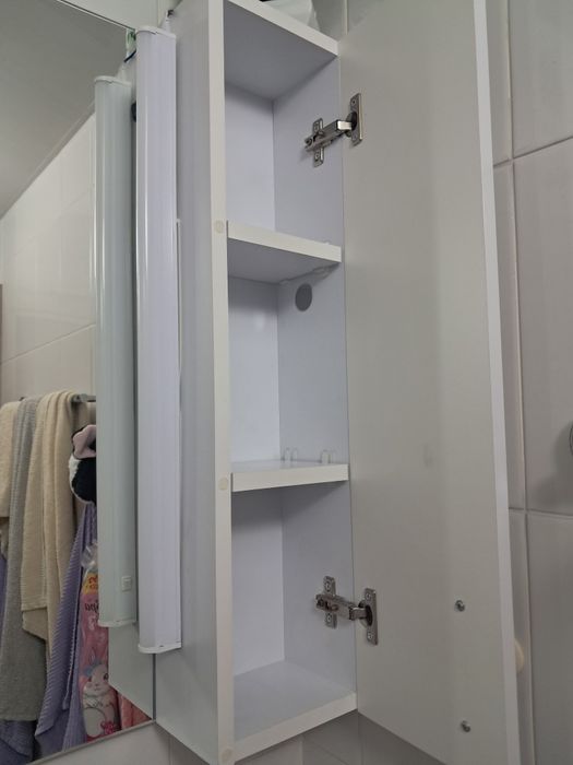 Шкафчик с зеркалом для ванной