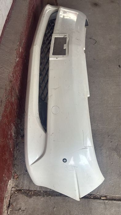 Продам передний бампер Toyota Estima 2006