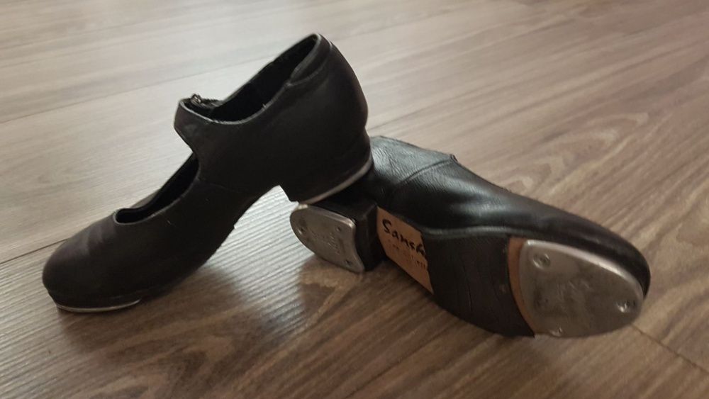 Лот маркови обувки за танци до 35 номер