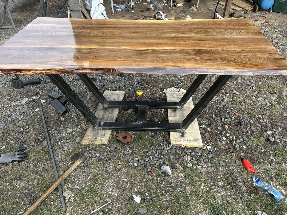 Masa lemn  masiv de nuc si rasina epoxidica