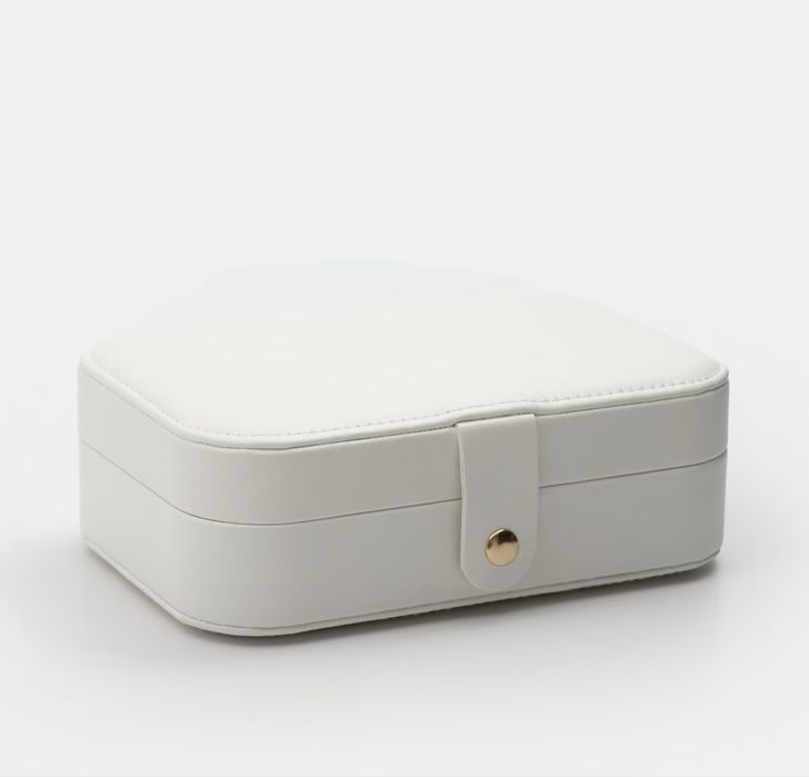 Кутия за бижута от имитация на кожа