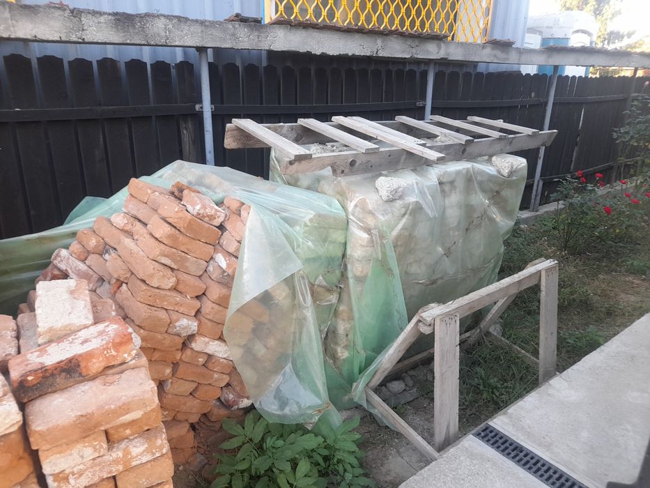 cărămidă roșie plina rezultata din demolari