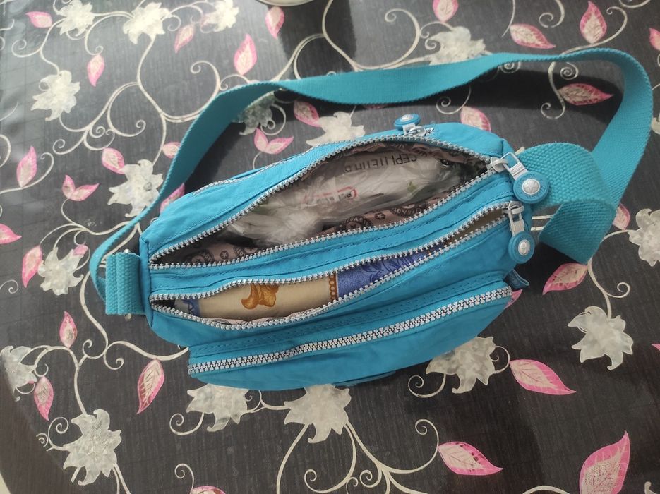 Сумку универсальную красивую продам