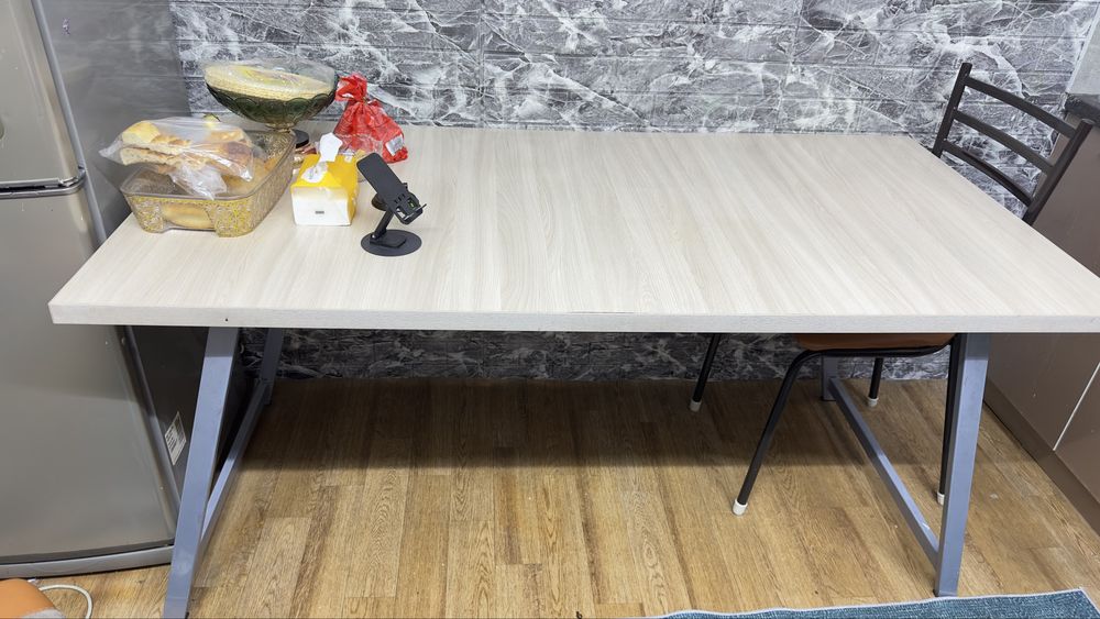 Кухонный стол…..