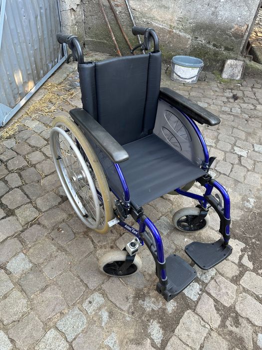 Scaun cu rotile pentru persoane