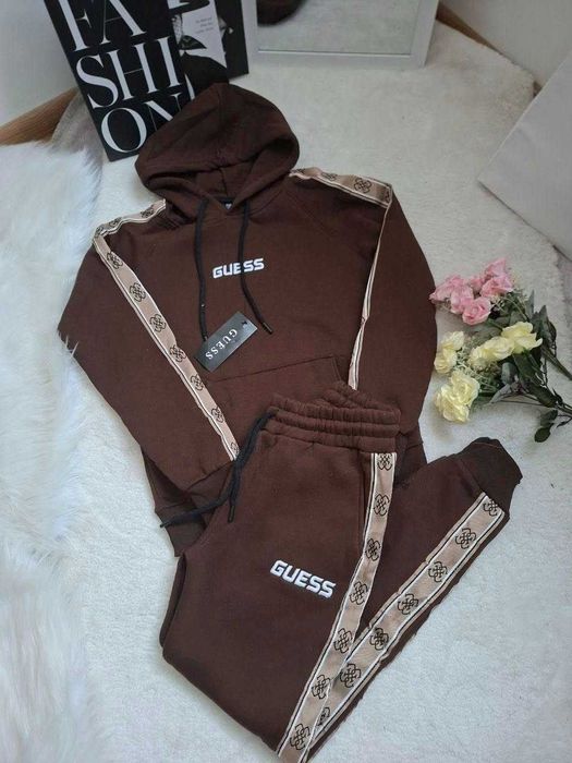 Дамски ватиран екип с бродирано лого