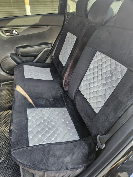 Продам чехлы на машину