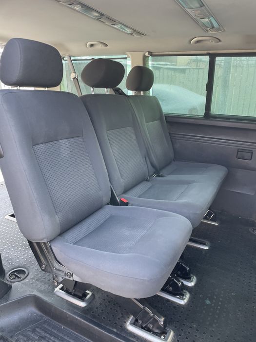 Dezmembrez VW Transporter Carvelle T5 2.5 TDI an 2008