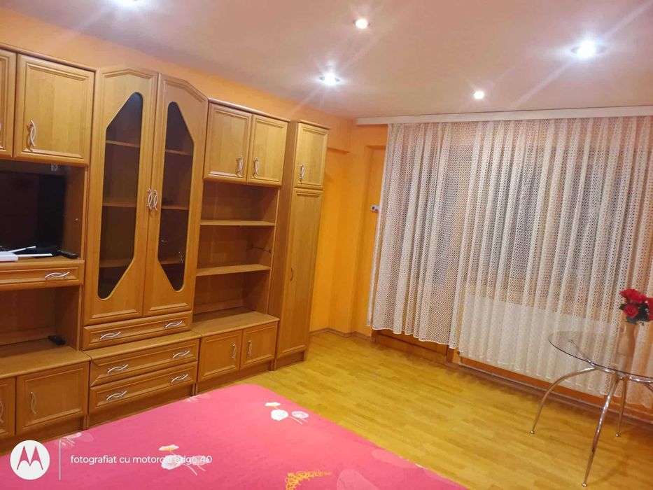 Inchiriez apartament cu o camera liceu pedagogic
