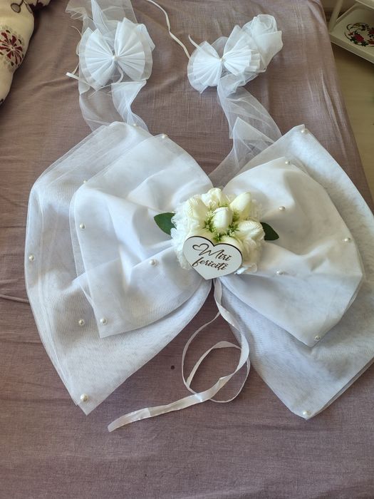 Vind funda mare ptr mașina de mireasă.