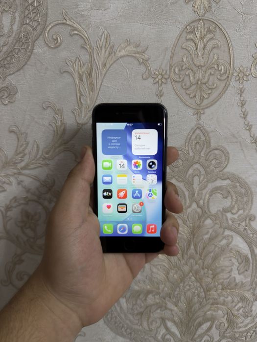 Продам Айфон SE 2020/64G