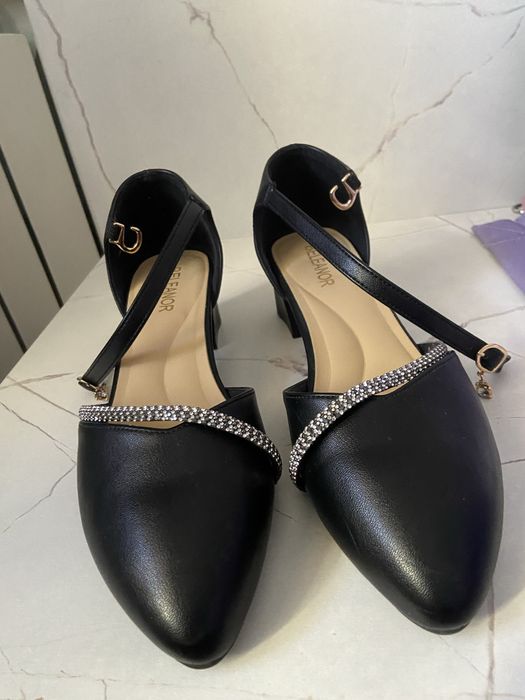 Продается черные туфли