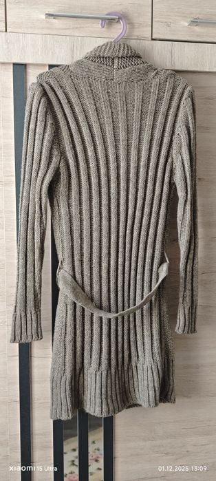 Продаю женскую, шерстяную кофту, размер подойдёт на 42-46