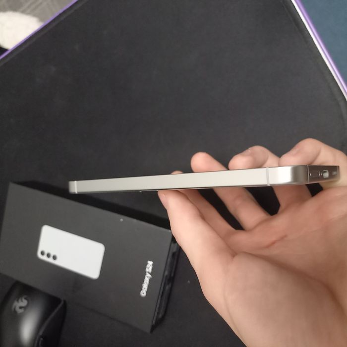 Samsung s24,хороший.