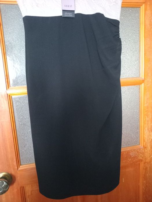 Платье очень красивое.