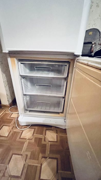 Продаю холодильник INDESIT