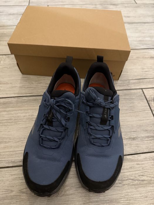 Нови обувки TERREX