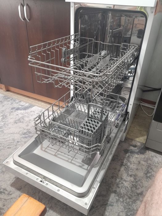 Продам посудомоечную машину