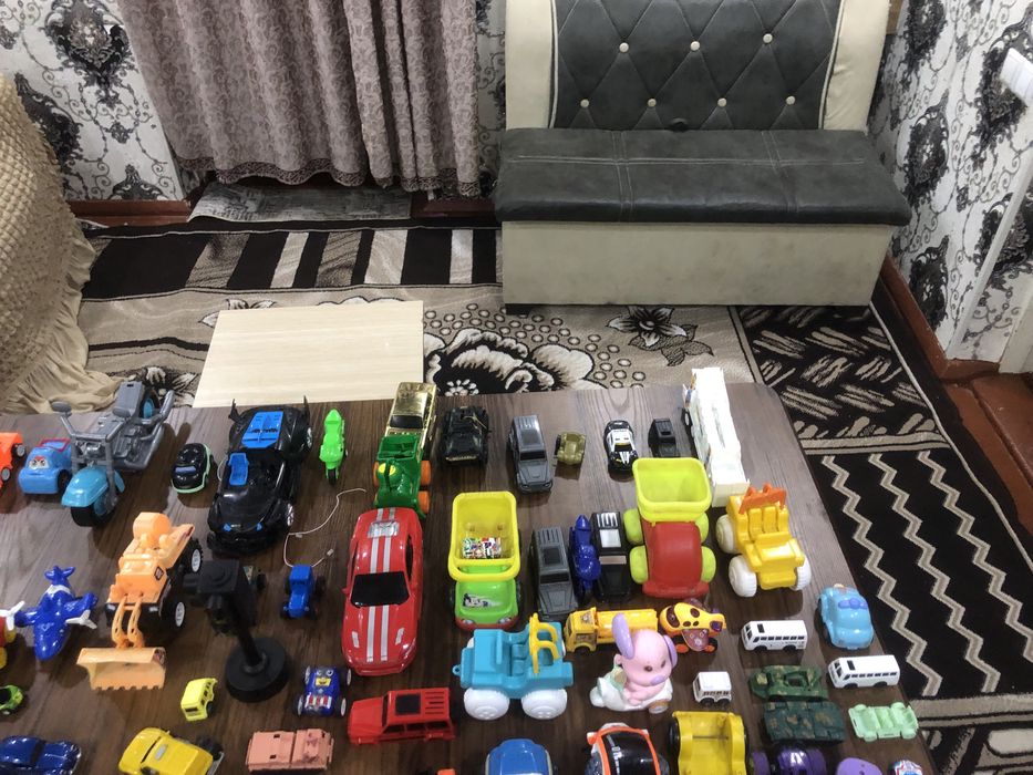 Игрушки машинки разные