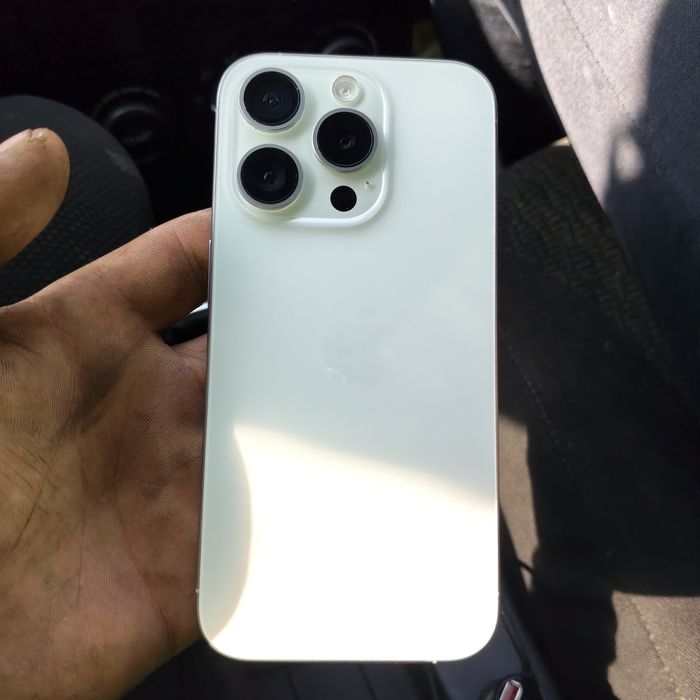 Iphone 15 pro белый
