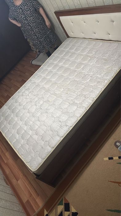 Кровать с Матрасом 140*200см