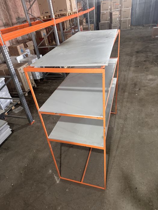 Стеллажи с полками