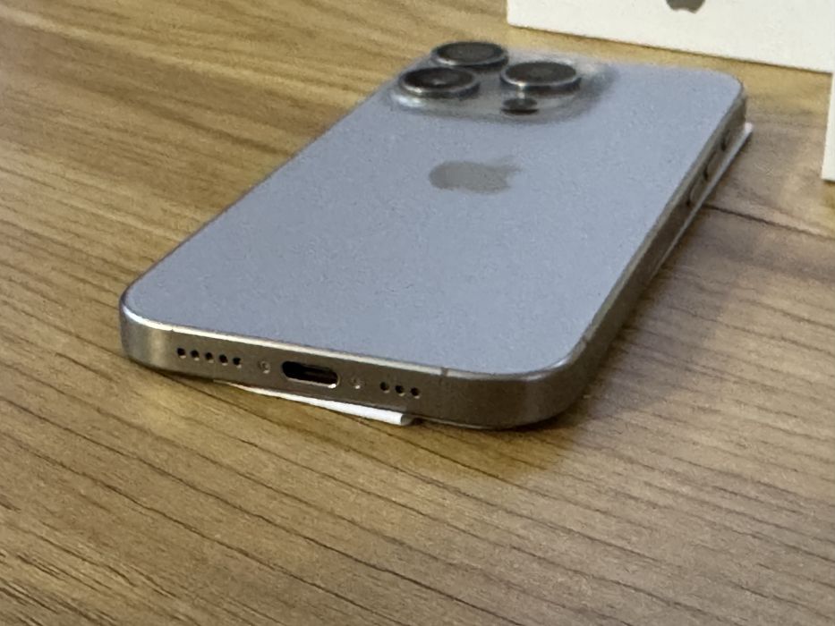 Бартер като нов iphone 15 pro 256 gb 96%