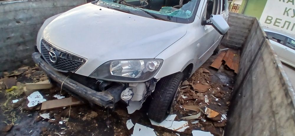 Mazda 2   1.4i  2004