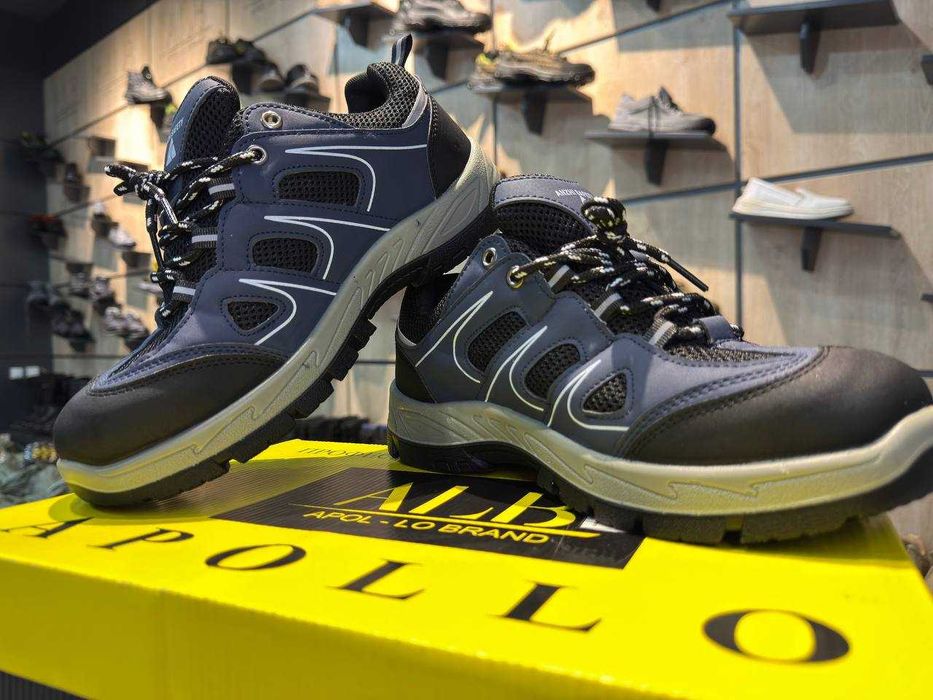 Cпецообувь с меьаллическом подноском с видом треккинговые кроссовки